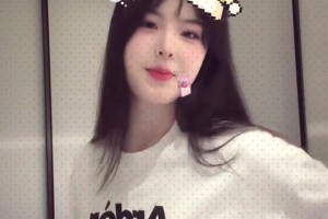 可盐可甜😍 没想到赛场下的“李月汝”也是甜美一枚❤